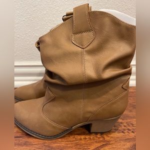 NWT Orly boots